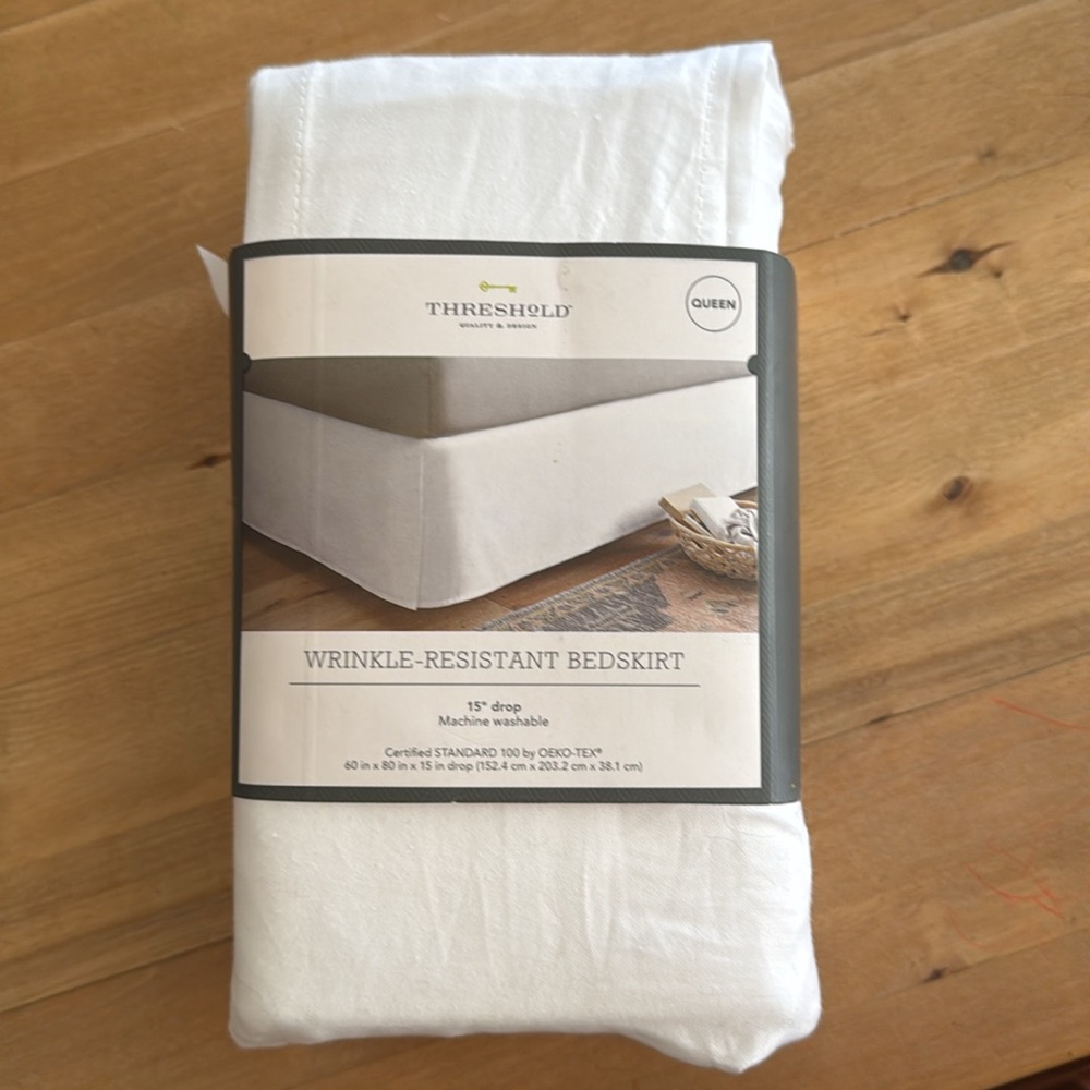 White cotton wrinkle-resistant Bed Skirt in Queen size. New. - Picture 4 of 4